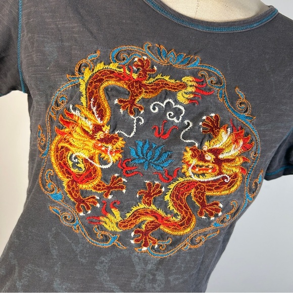 ❤️ Lucky Brand Gray Tee with Dragon Design S - Picture 4 of 9